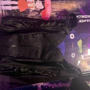 Black Glitter corset, is beautiful and really helps shape ur body,